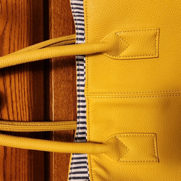 Hand Bag - Picture 2 of 8